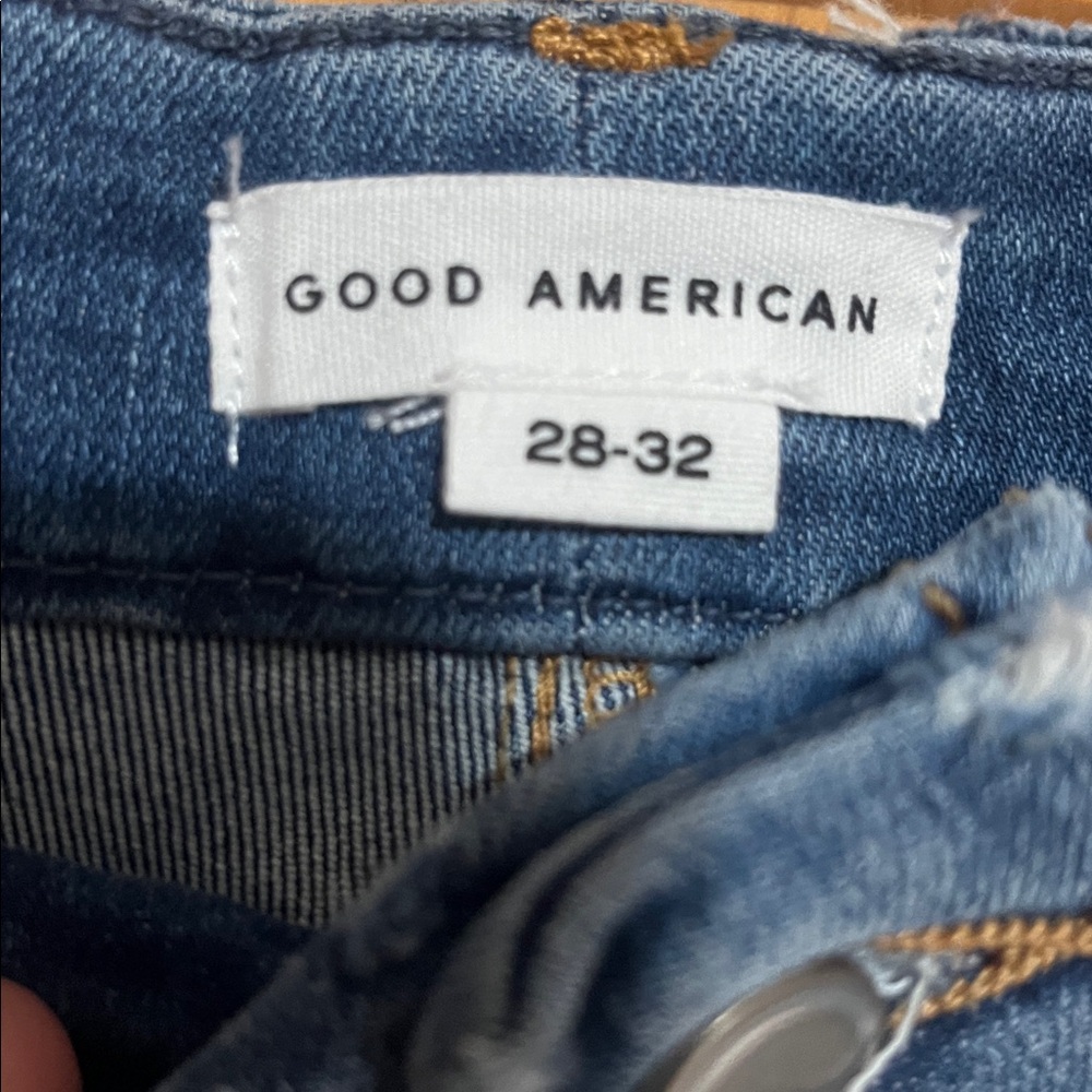 Good American Good Classic Slim Bootcut Jeans - Picture 9 of 10